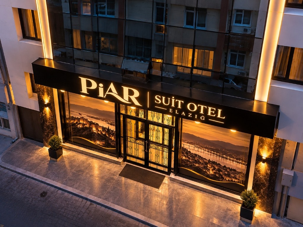 PiAR Süit Otel Gece Cephesi ve Sıcak Aydınlatma